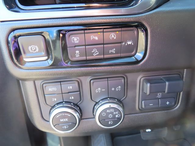 Used 2025 GMC Yukon AT4 w/ AT4 Premium Plus Package image 41