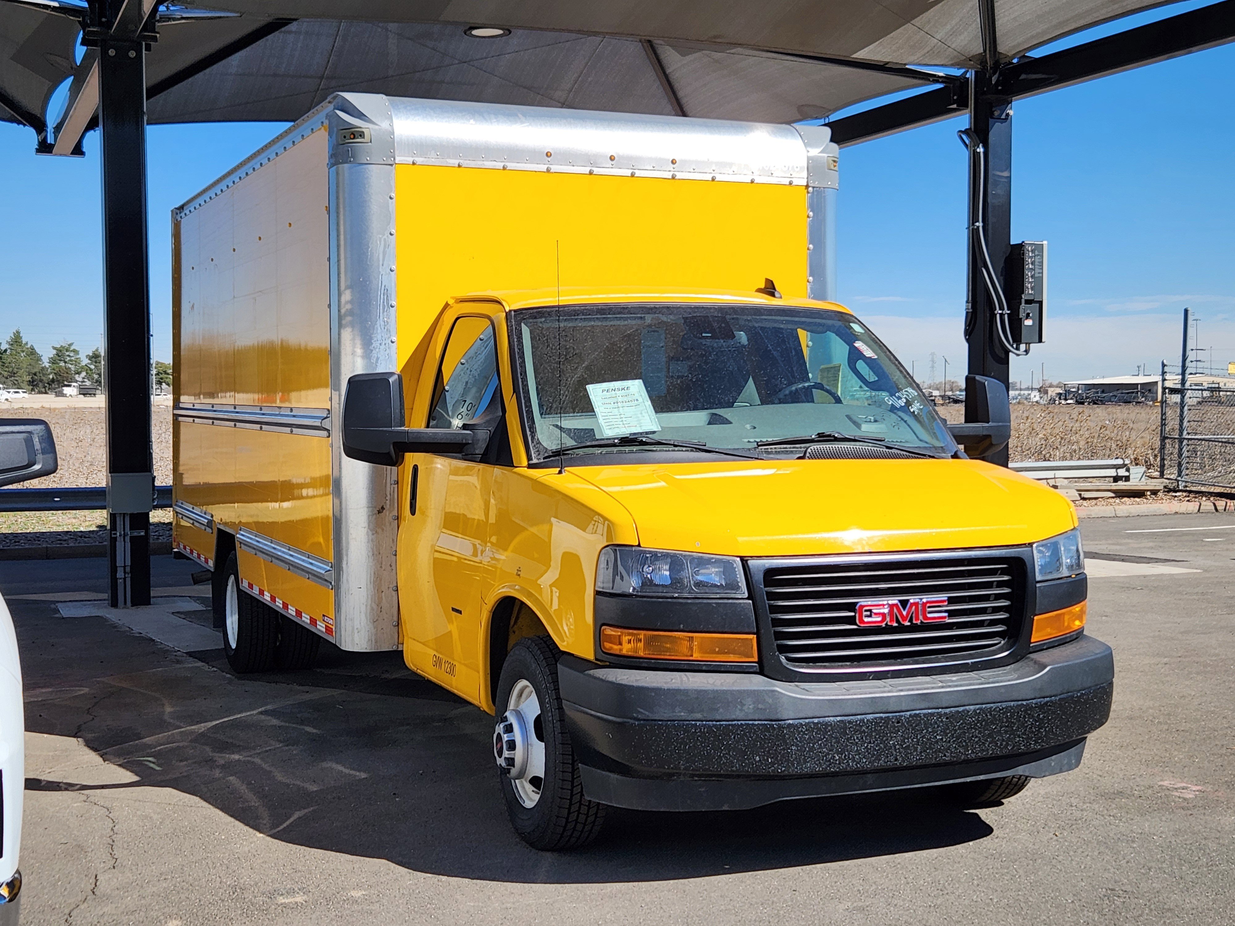 Used 2022 GMC Savana 3500 CUTWAY w/ Power Convenience Package RWD image 1