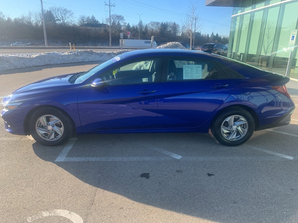 Certified 2024 Hyundai Elantra SE image 2