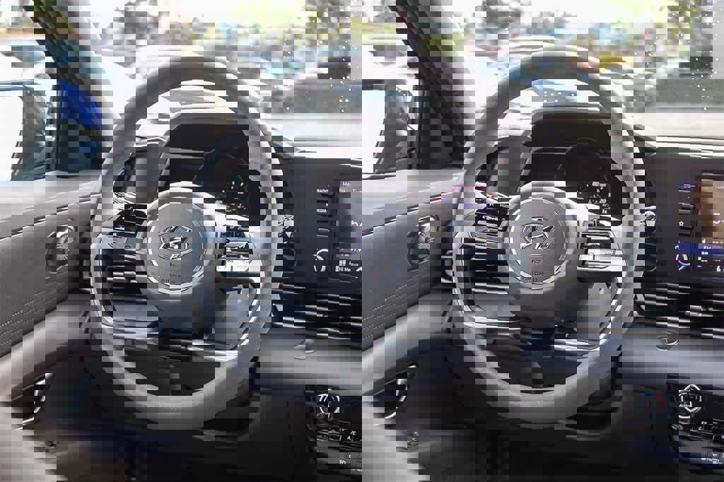 Certified 2023 Hyundai Elantra SEL image 19