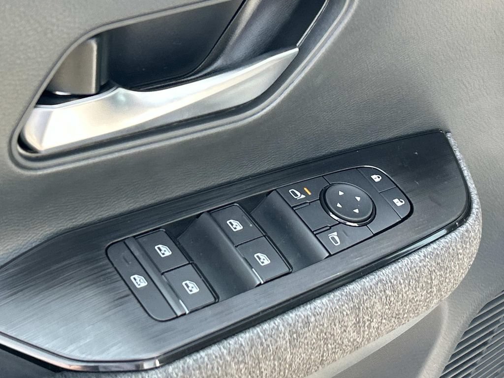 New 2026 Nissan Kicks SV w/ Cold Weather Package FWD image 17