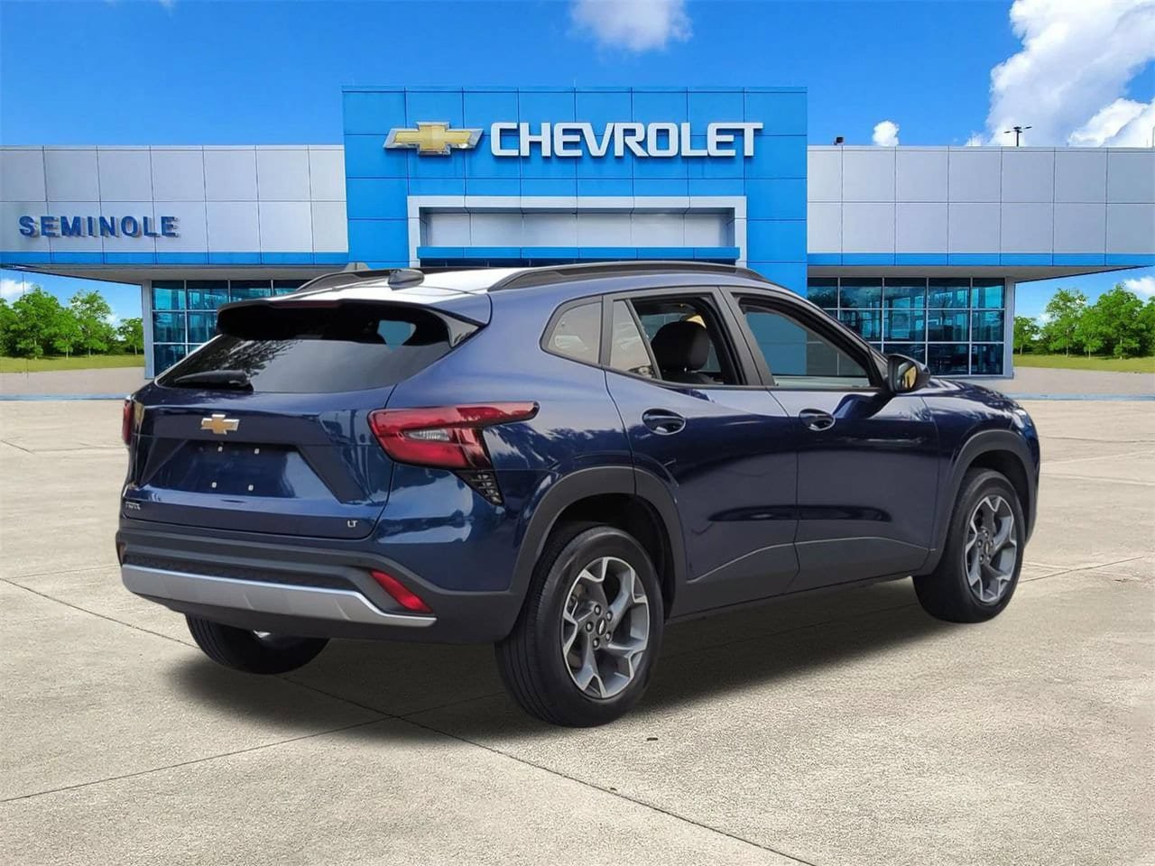 Used 2024 Chevrolet Trax LT w/ Driver Confidence Package FWD image 4