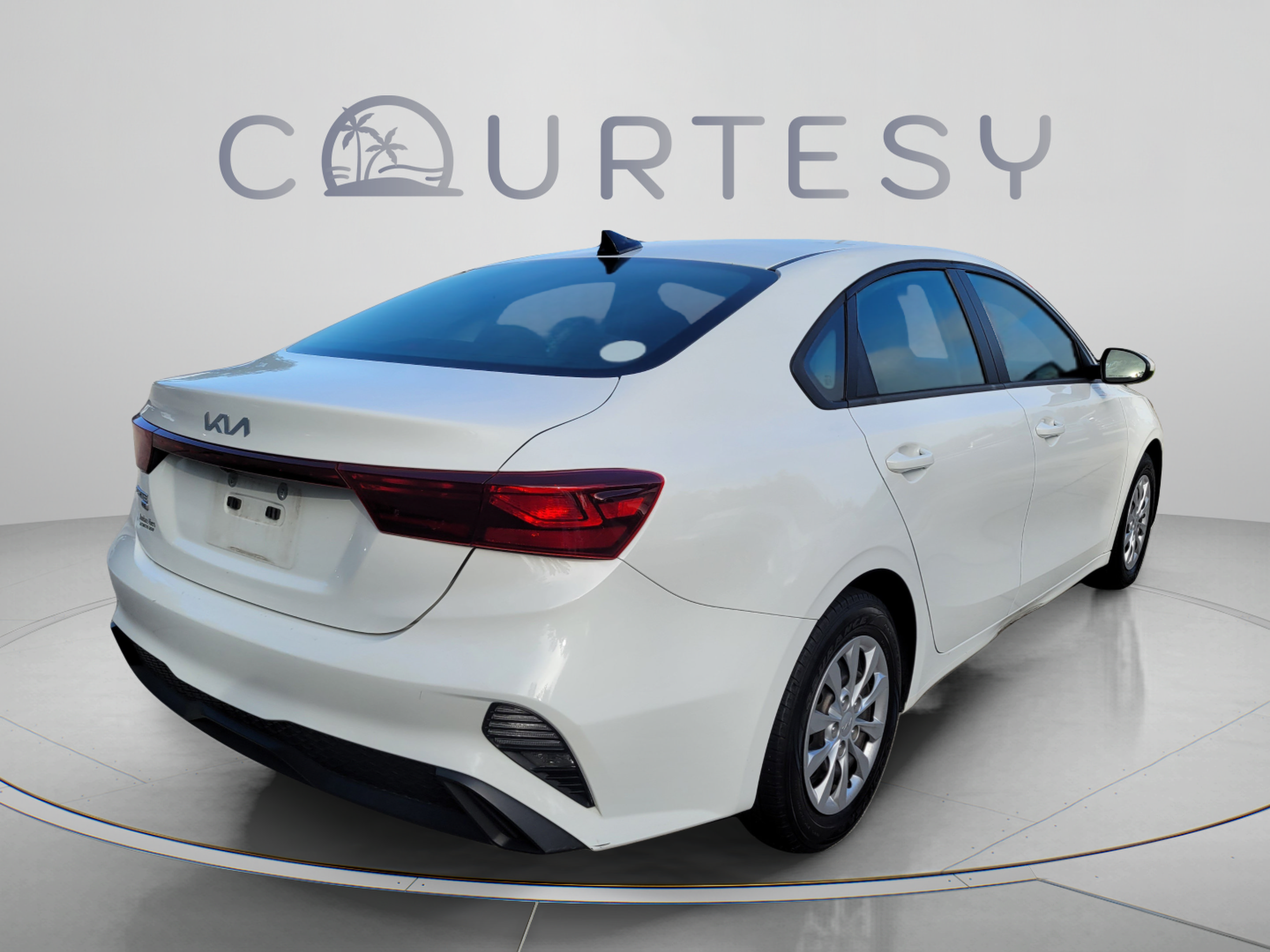 Used 2023 Kia Forte LX FWD image 3