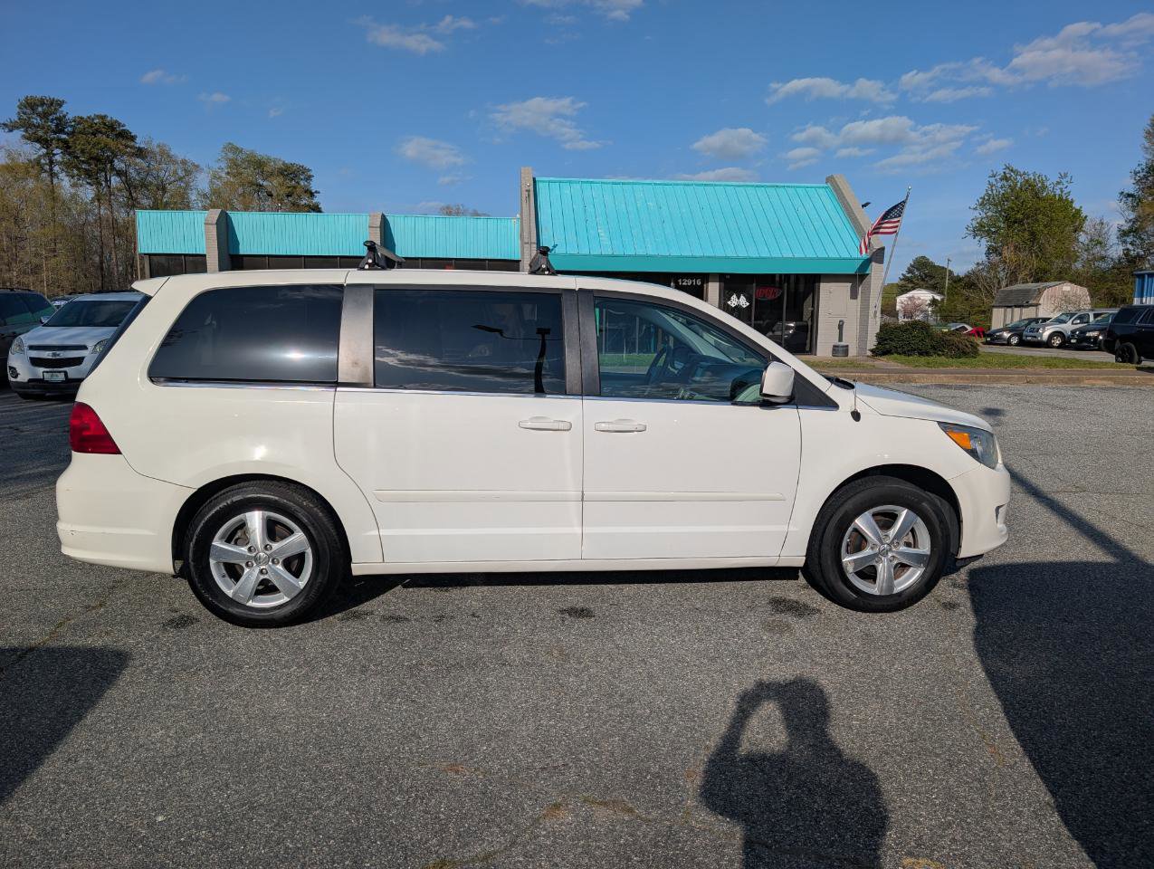 Used 2010 Volkswagen Routan SEL image 10