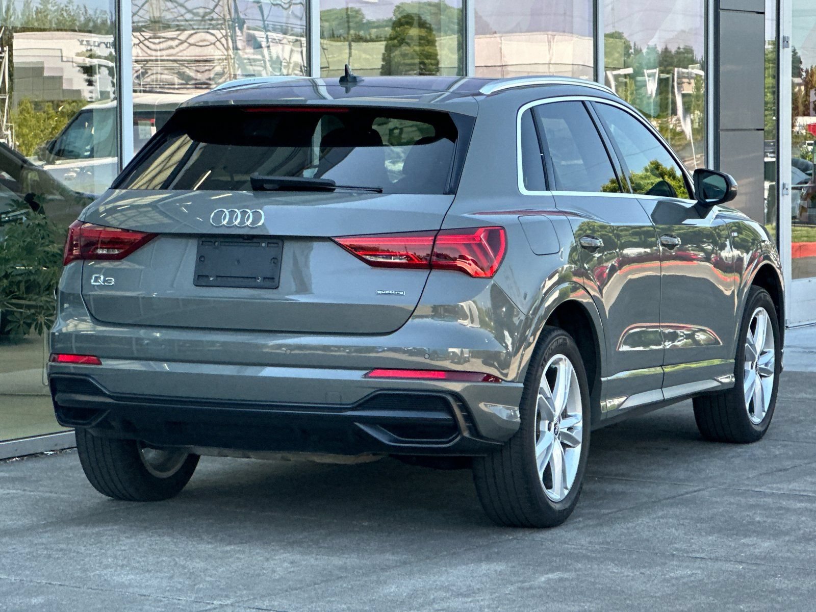 Used 2022 Audi Q3 2.0T Premium Plus w/ Premium Plus Package AWD/4WD image 3