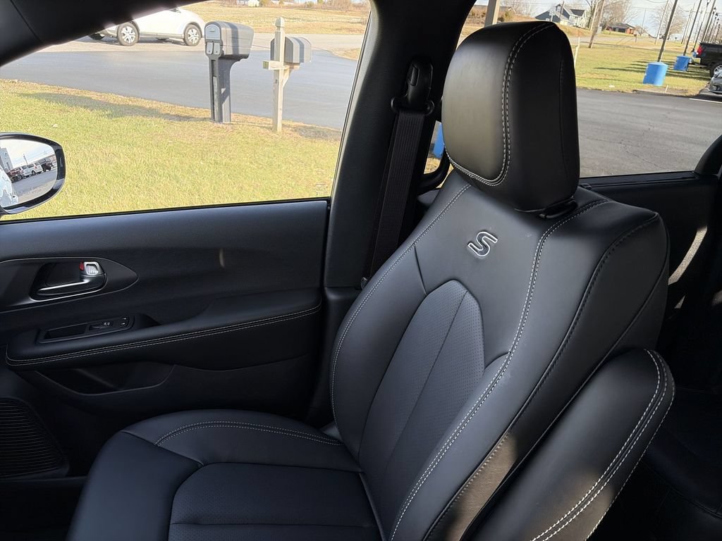 New 2026 Chrysler Pacifica Select w/ S Appearance Package FWD image 23
