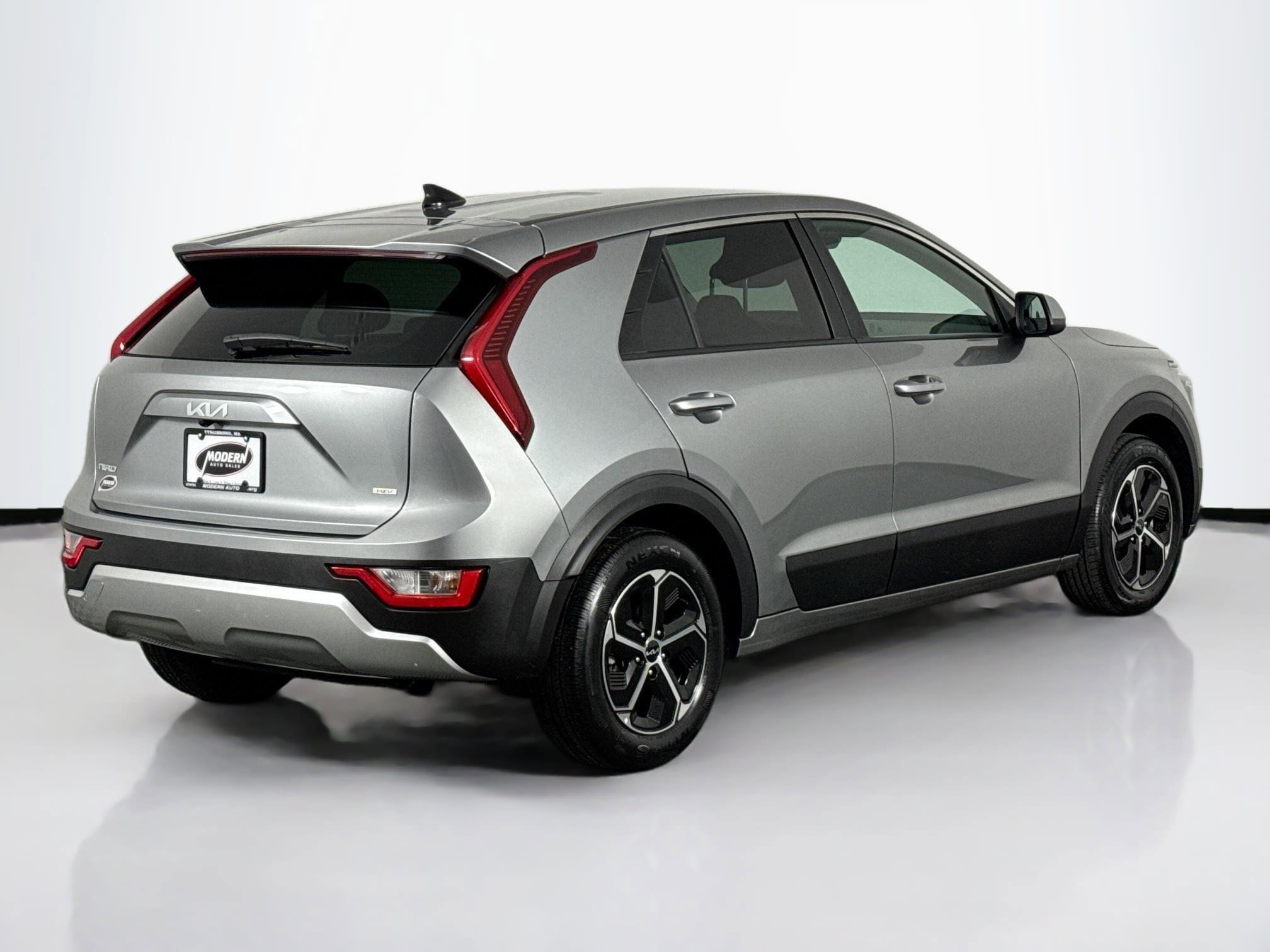 Used 2023 Kia Niro LX image 11