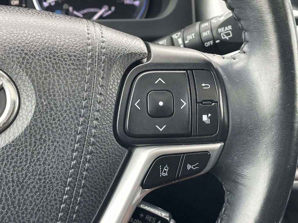 Used 2019 Toyota Highlander Limited FWD image 34