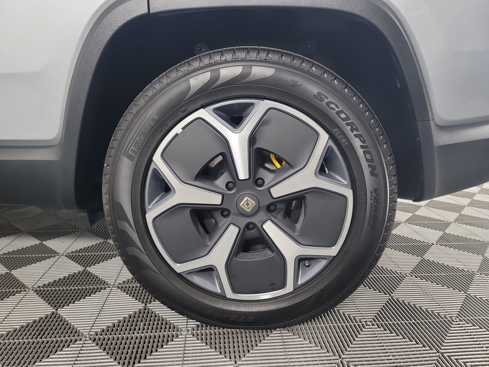 Used 2024 Rivian R1S Adventure AWD/4WD image 10