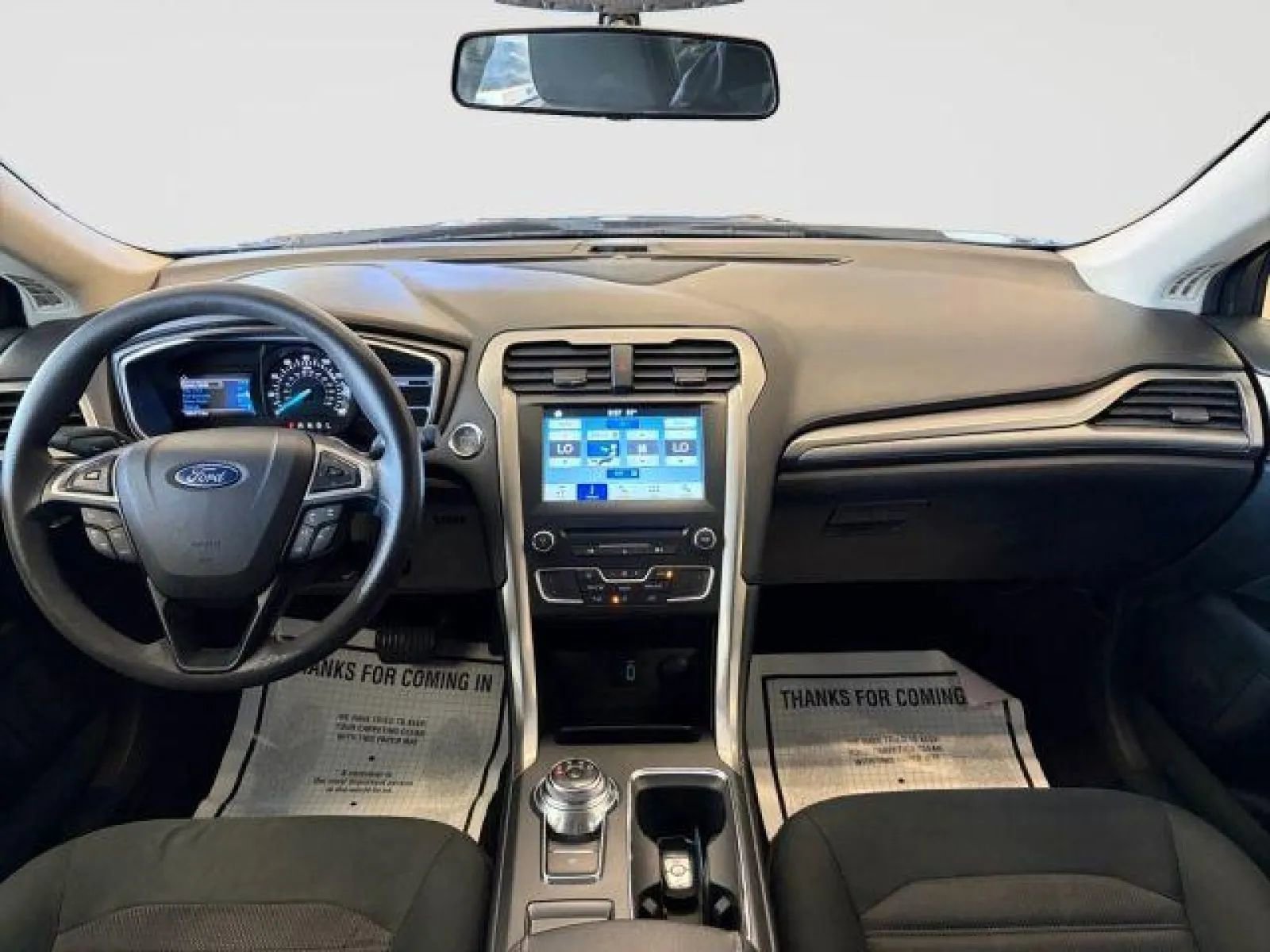 Used 2017 Ford Fusion SE w/ Fusion SE Technology Package image 16