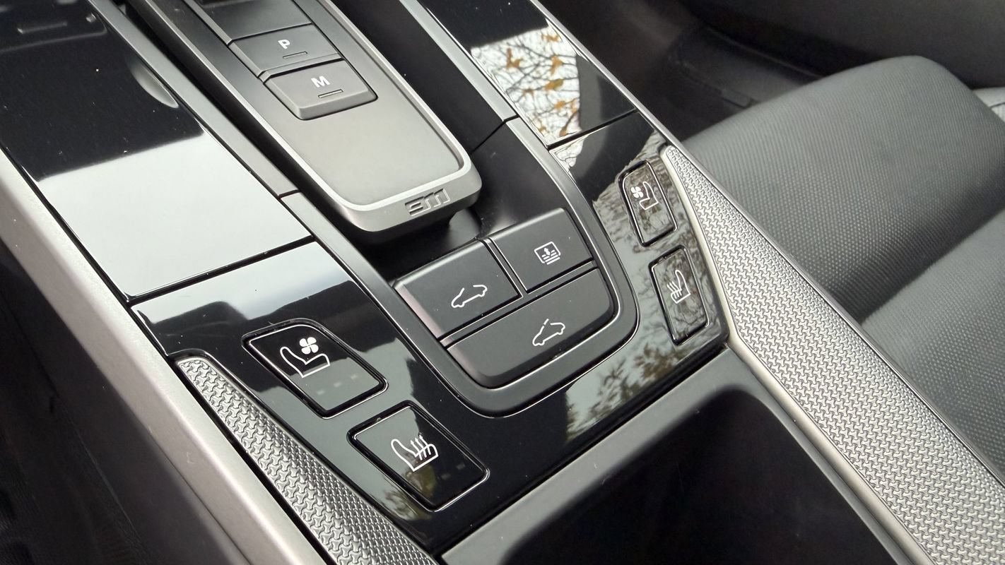 Used 2024 Porsche 911 Carrera RWD image 44