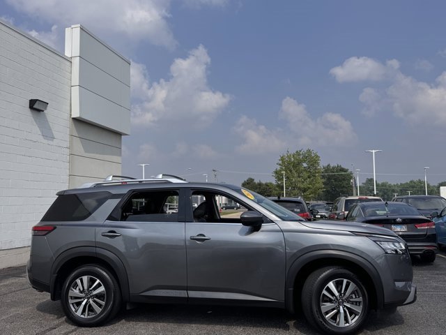 Used 2023 Nissan Pathfinder SL w/ Black Appearance Package image 6