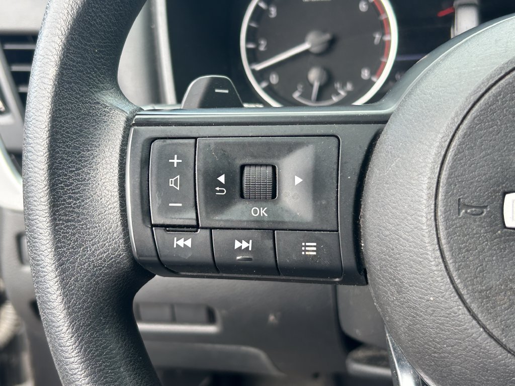 Used 2023 Nissan Rogue S FWD image 18