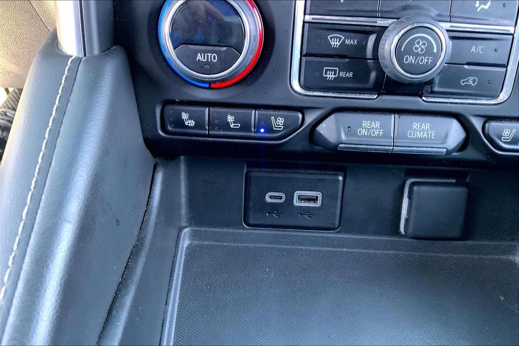 Used 2023 Chevrolet Suburban Premier image 17