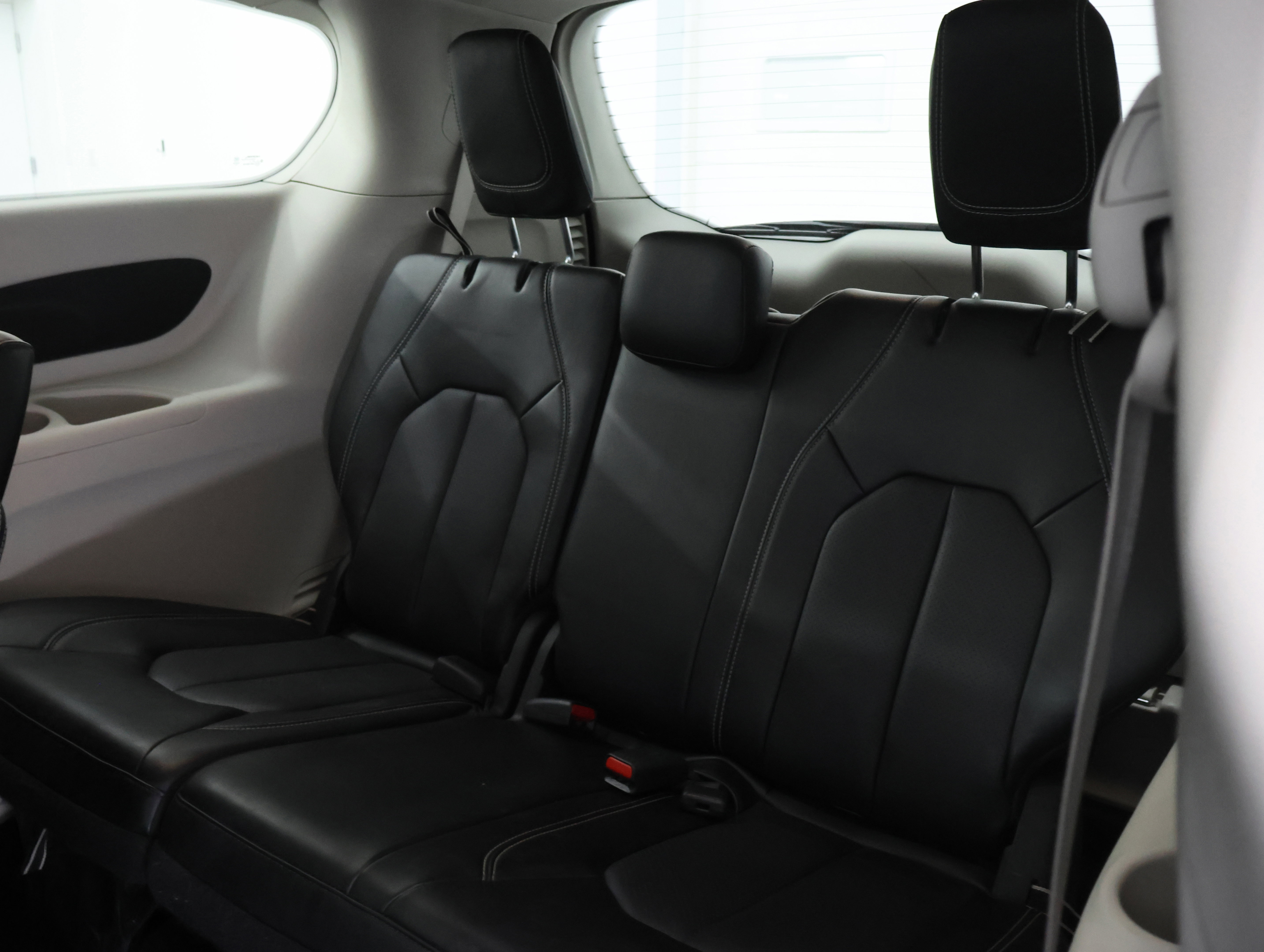 Used 2023 Chrysler Pacifica Touring-L AWD/4WD image 10