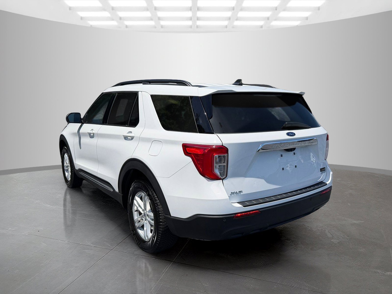 Used 2022 Ford Explorer XLT AWD/4WD image 4