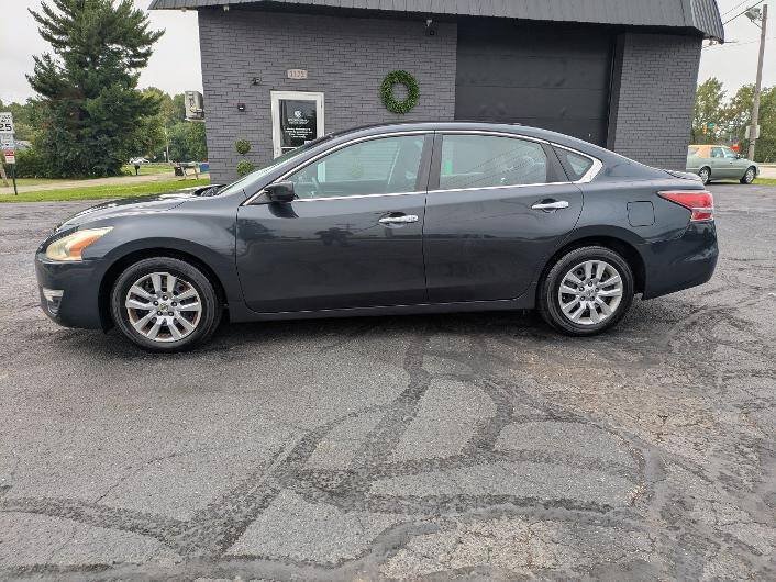 Used 2015 Nissan Altima 2.5 S w/ Power Driver Seat Package FWD image 2