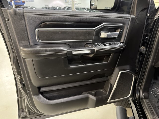 Used 2019 RAM 3500 Laramie w/ Black Appearance Package AWD/4WD image 17