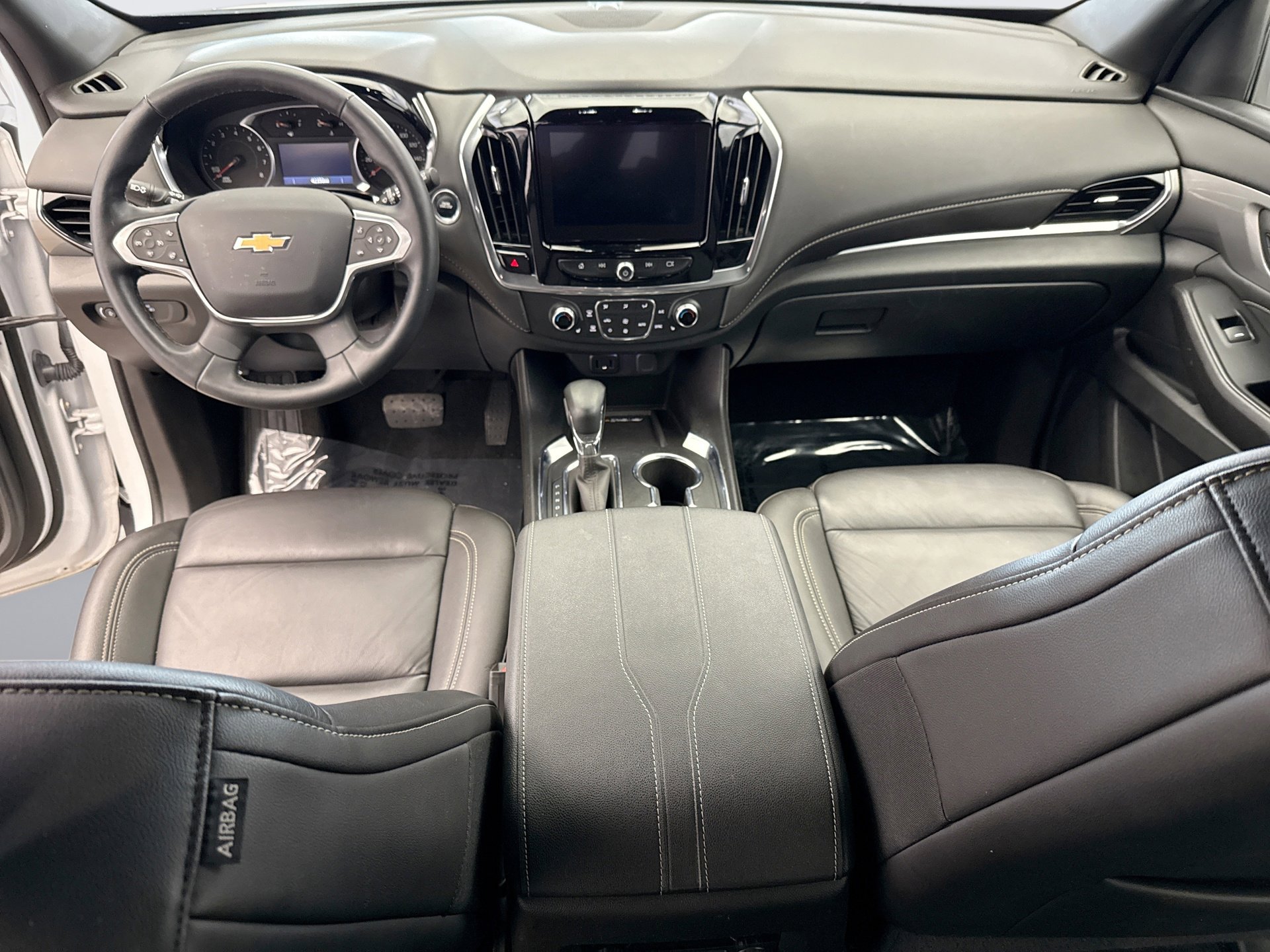 Used 2023 Chevrolet Traverse LT image 14