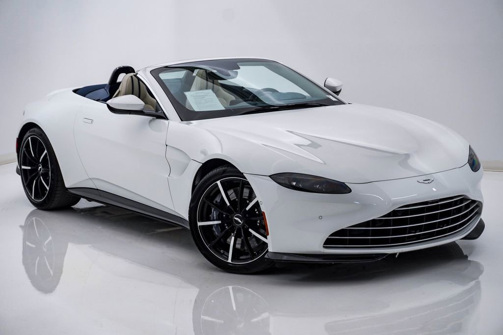 Used 2022 Aston Martin V8 Vantage Roadster RWD image 3