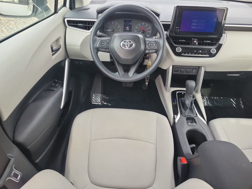 Used 2025 Toyota Corolla Cross L image 12