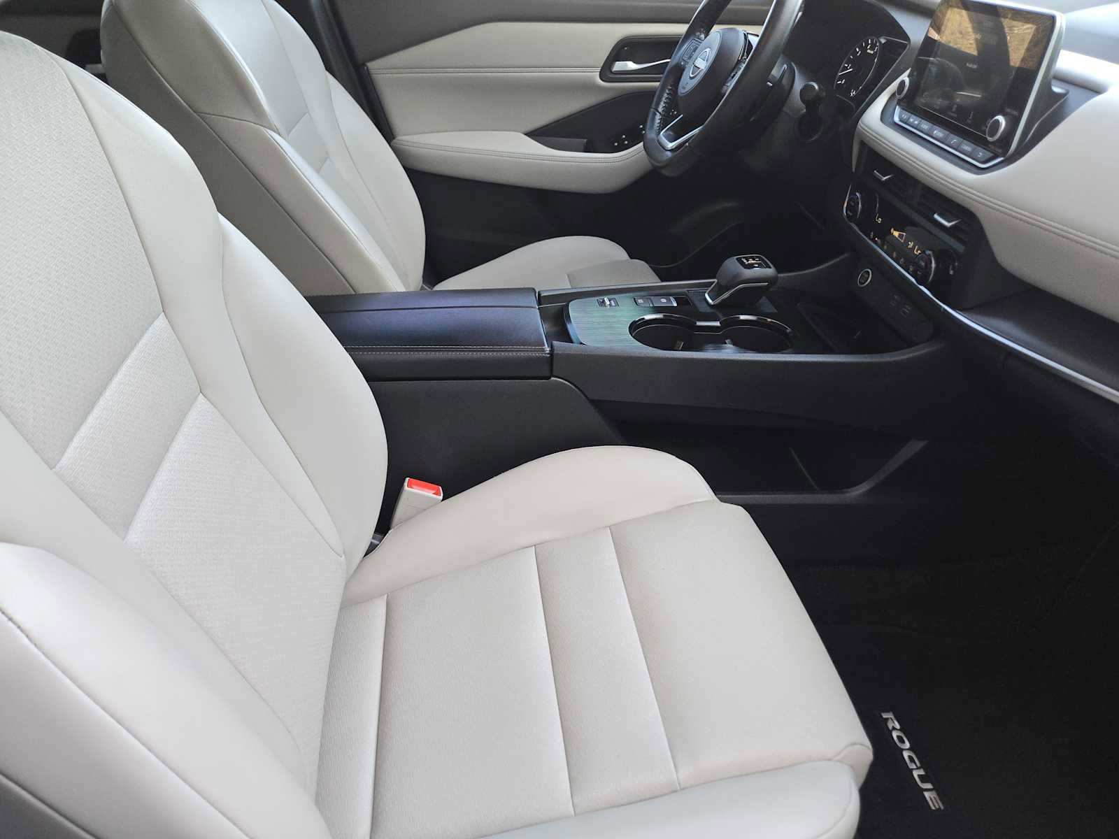 Used 2023 Nissan Rogue SV w/ SV Premium B Package FWD image 15