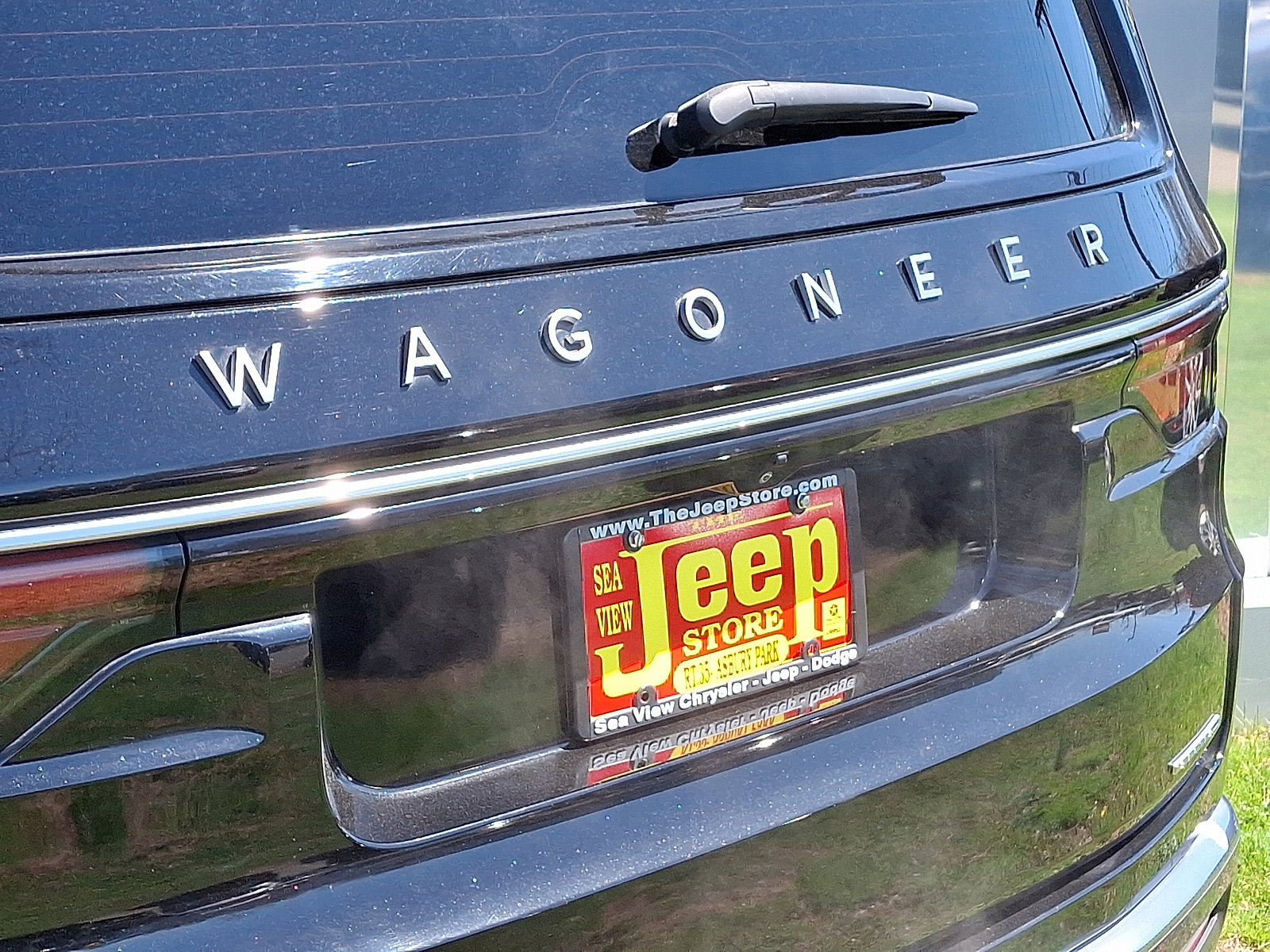 Certified 2022 Jeep Wagoneer Series III w/ Flexible Seating Group AWD/4WD image 30