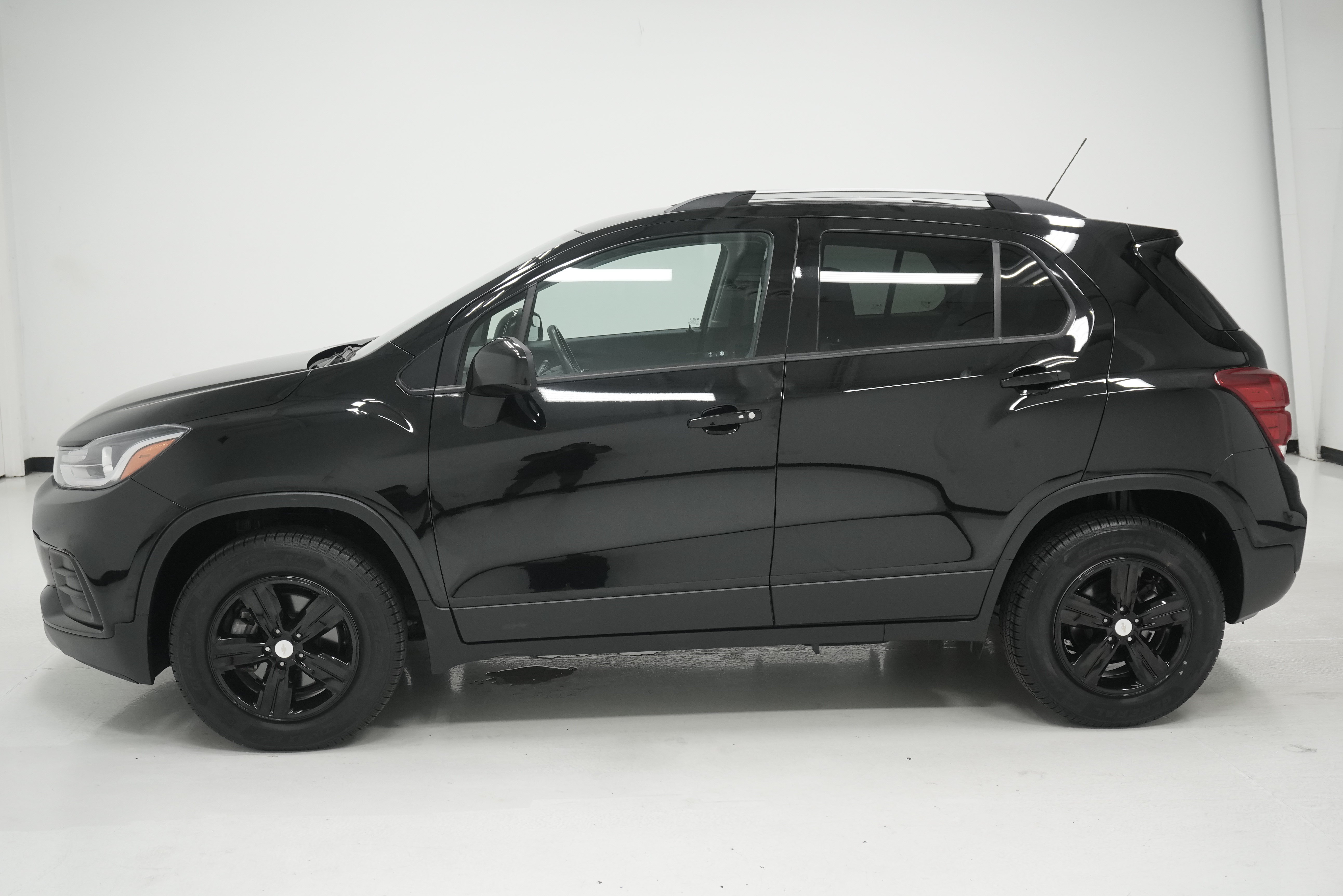Used 2021 Chevrolet Trax LT w/ LT Convenience Package AWD/4WD image 7