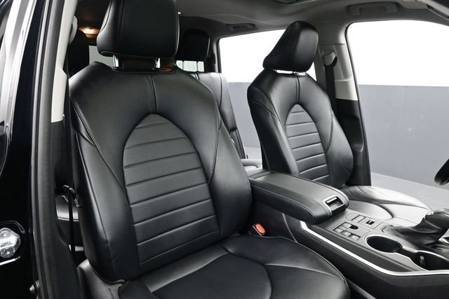 Used 2023 Toyota Highlander XLE AWD/4WD image 25