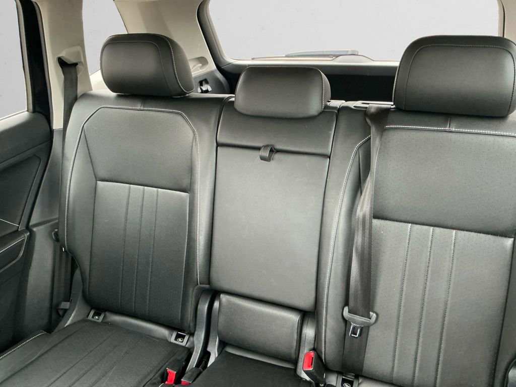 Used 2023 Volkswagen Tiguan SE w/ Panoramic Sunroof Package image 13