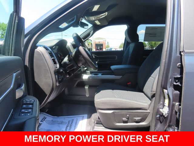 New 2026 RAM 3500 Big Horn AWD/4WD image 19