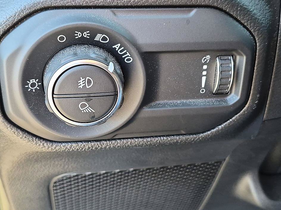 Used 2023 Jeep Gladiator Rubicon w/ Cold Weather Group AWD/4WD image 19