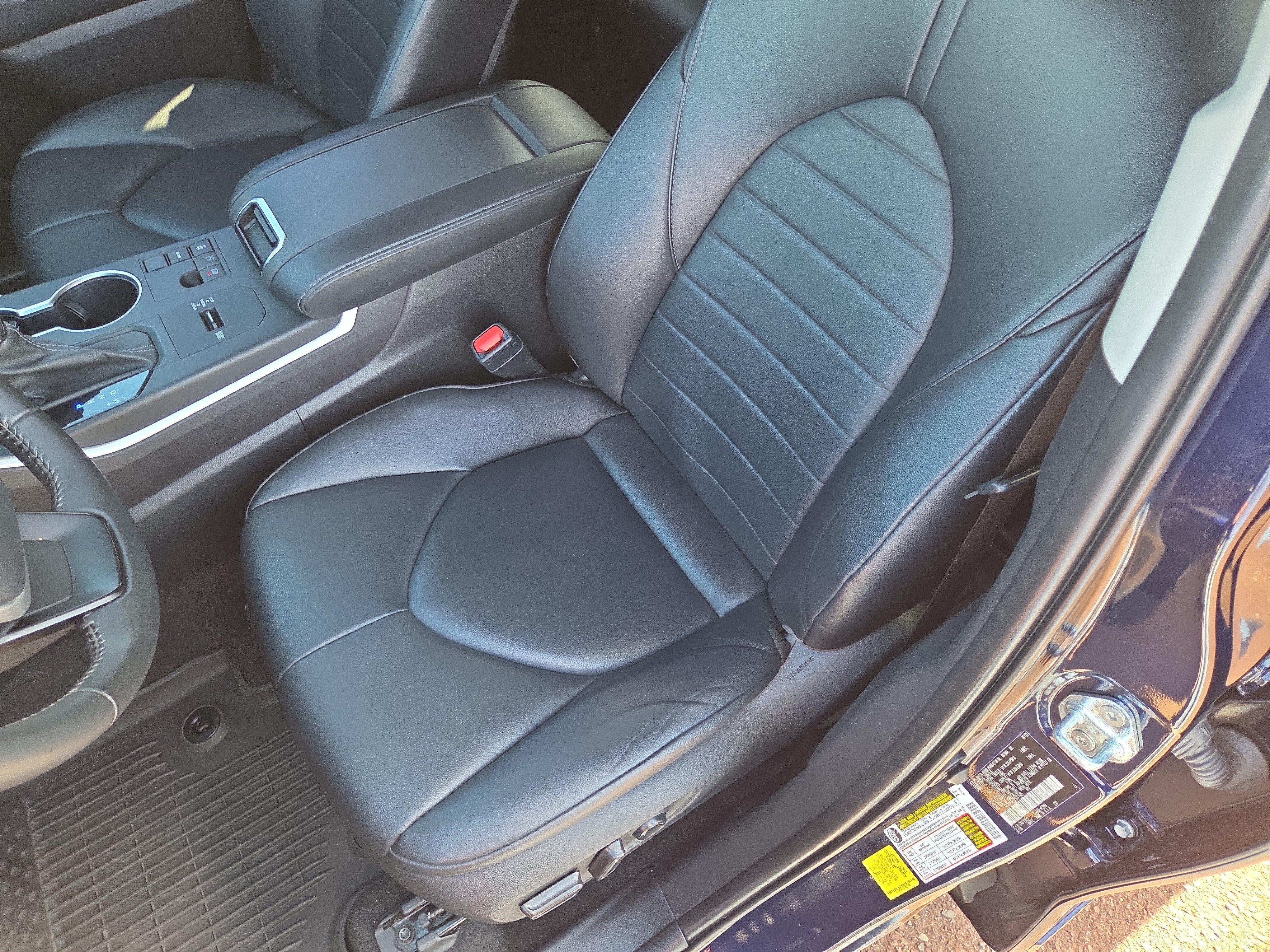 Used 2023 Toyota Highlander XLE FWD image 12