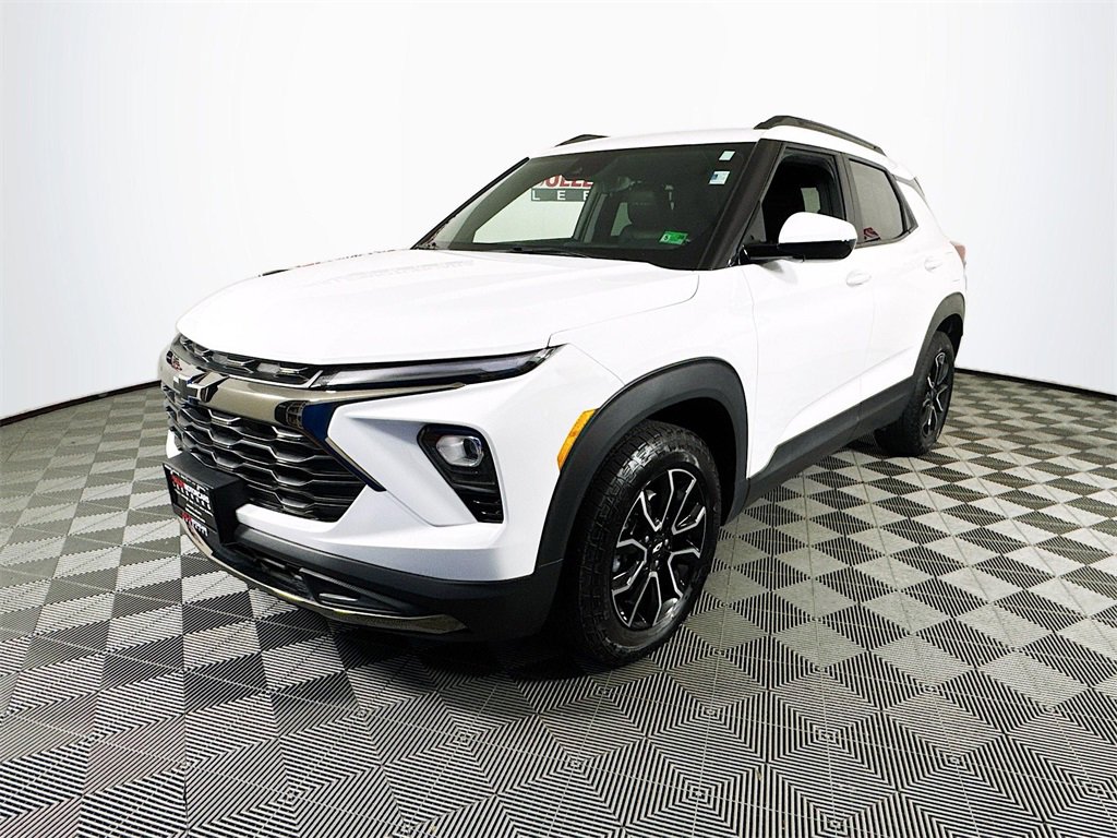 Used 2024 Chevrolet TrailBlazer ACTIV w/ Driver Confidence Package image 3