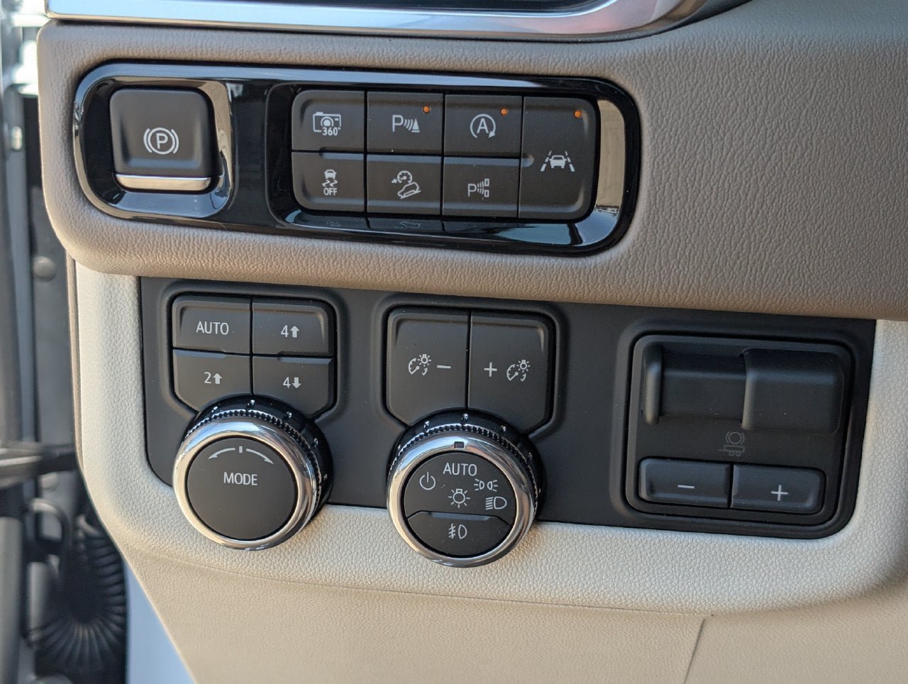 New 2027 GMC Yukon Denali w/ Advanced Technology Package AWD/4WD image 17