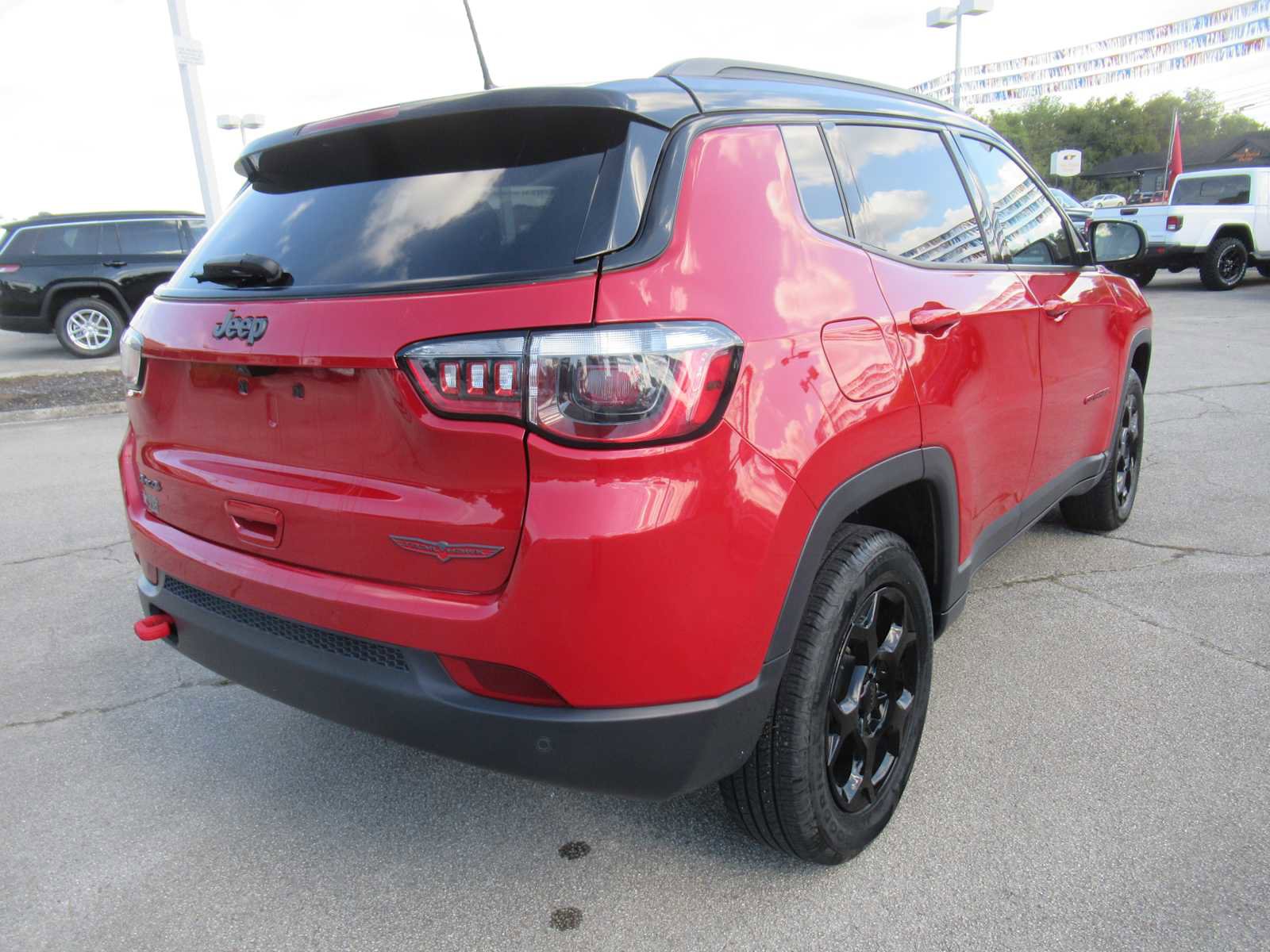 Used 2023 Jeep Compass Trailhawk image 8