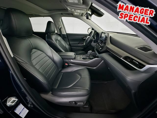 Used 2022 Toyota Highlander XLE AWD/4WD image 29