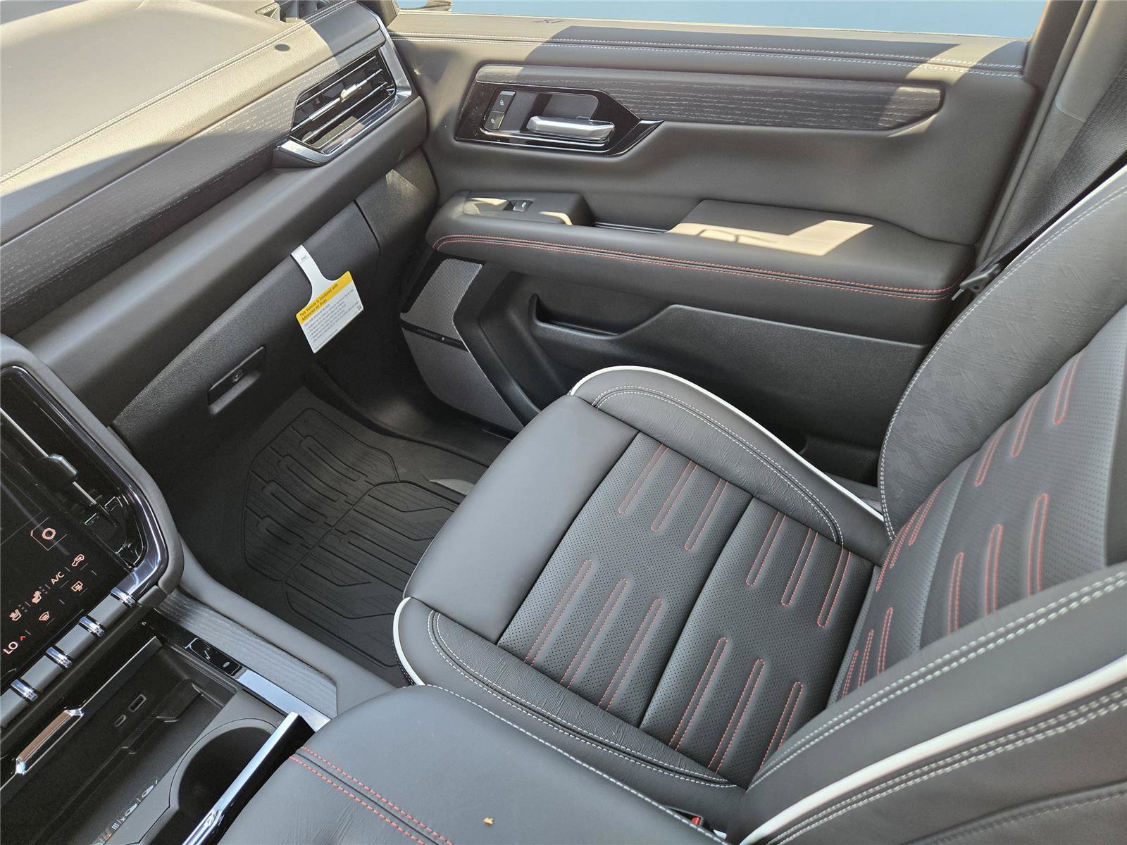 New 2026 GMC Yukon AT4 Ultimate w/ LPO, Floor Liner Package AWD/4WD image 23
