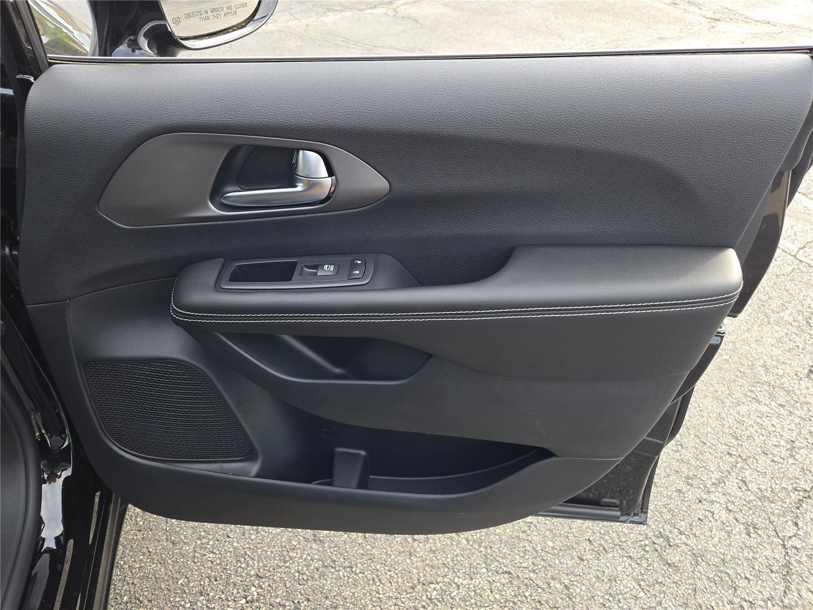 New 2027 Chrysler Pacifica Select FWD image 6