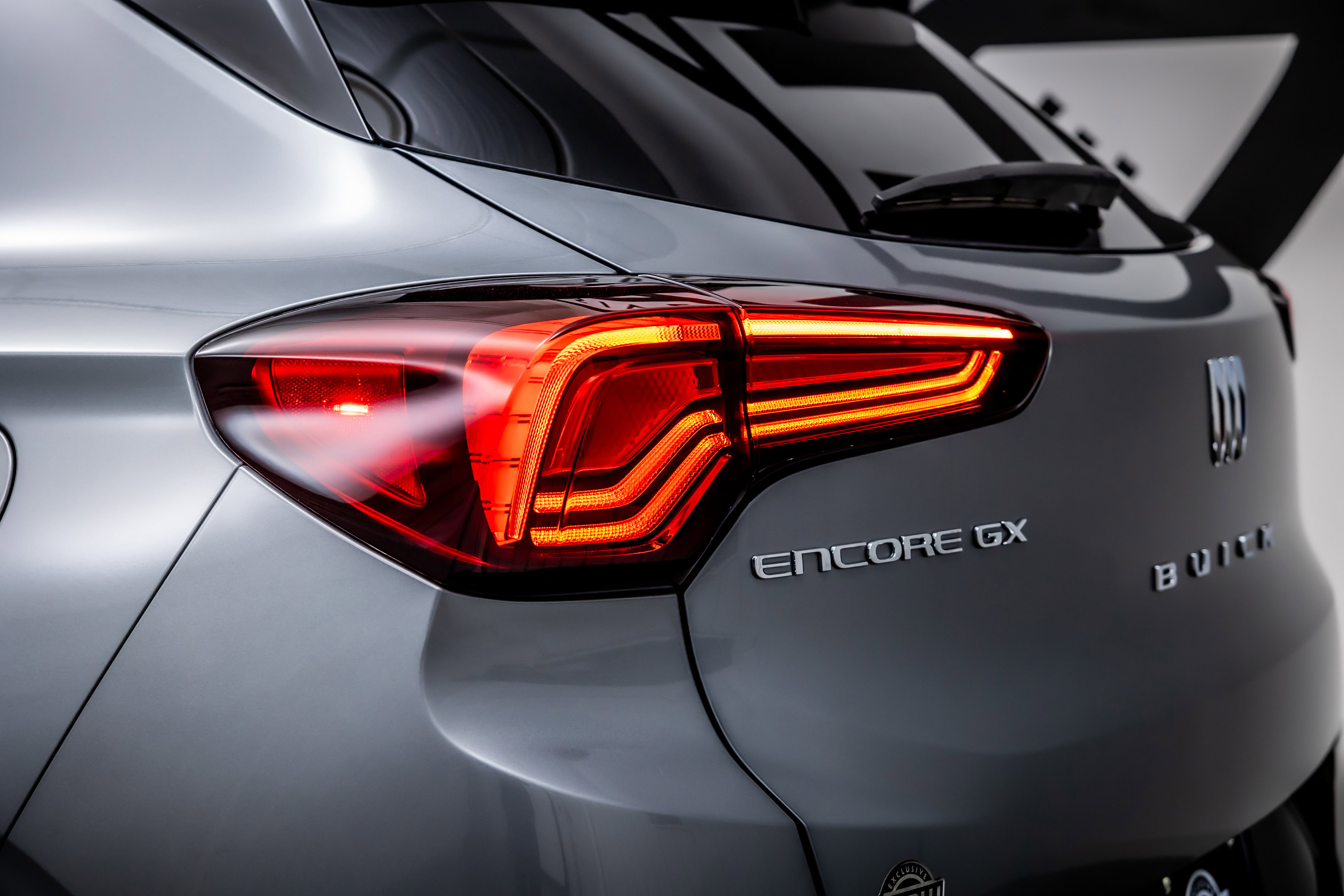 Used 2025 Buick Encore GX Sport Touring image 12