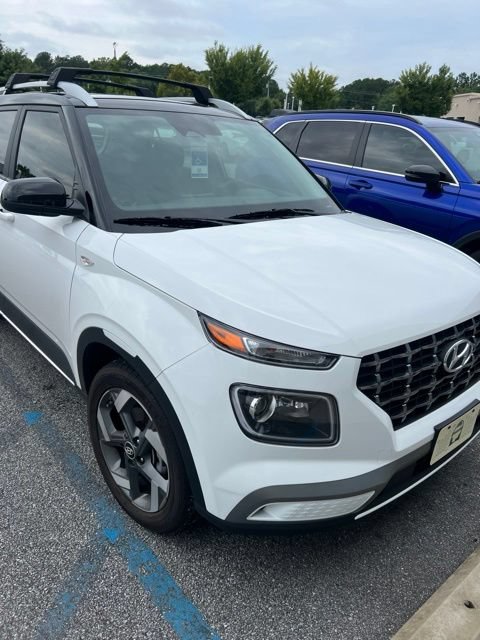 Certified 2024 Hyundai Venue Limited FWD image 9