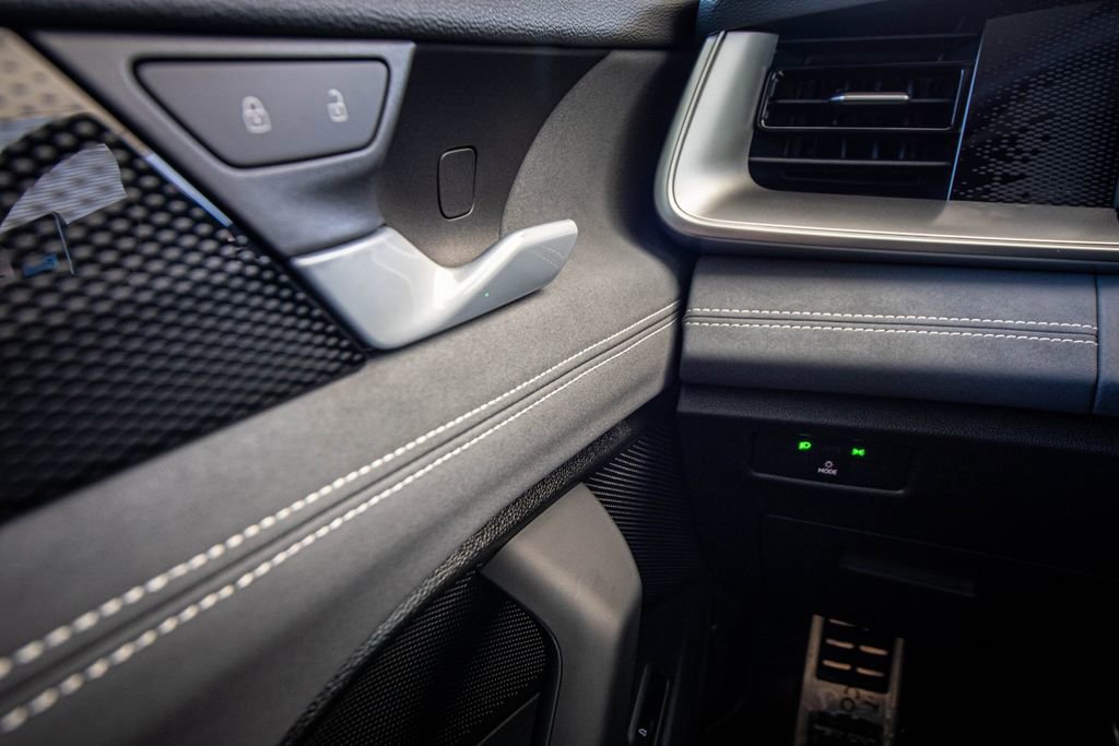 New 2026 Volkswagen Tiguan SE R-Line FWD image 38