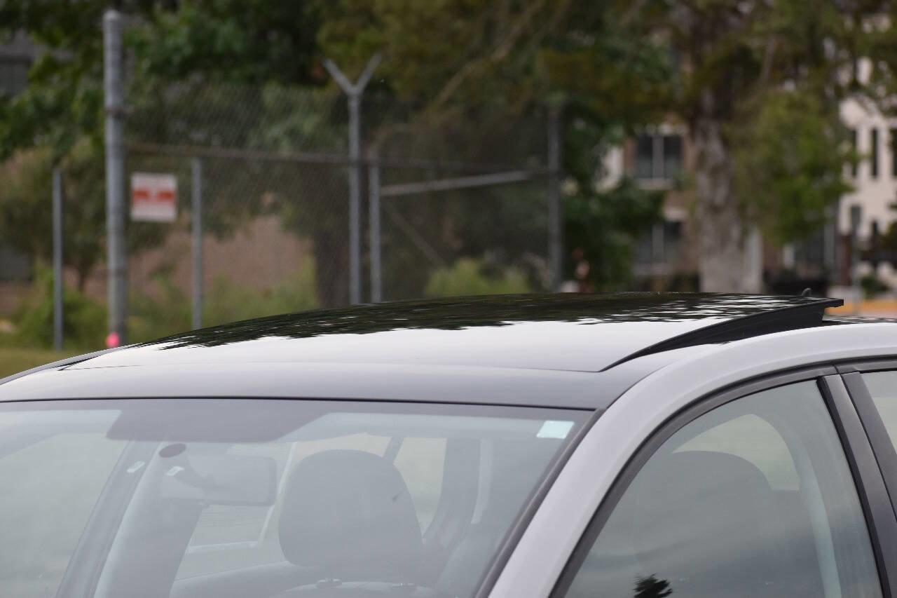 Used 2015 Volkswagen Golf S image 39