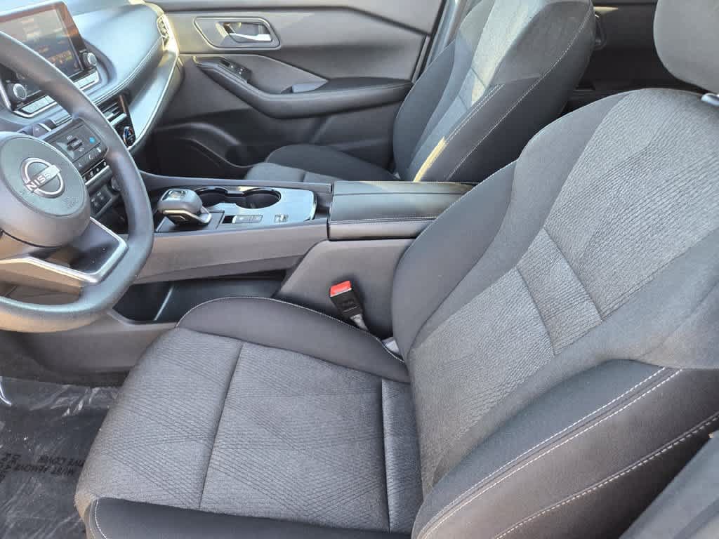 Used 2024 Nissan Rogue SV FWD image 17