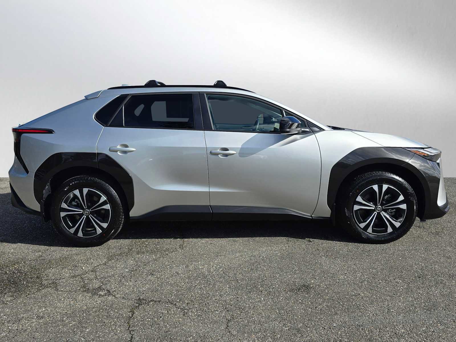 Used 2025 Toyota bZ4X FWD w/ Weather Package image 8