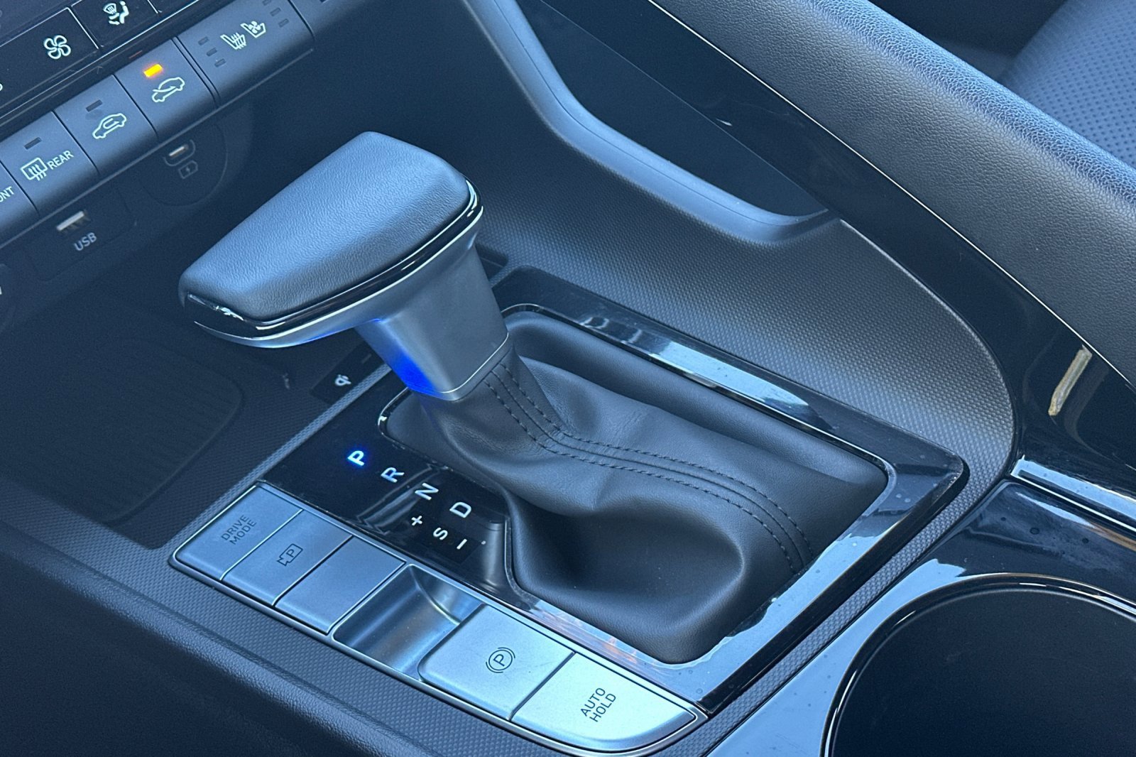 Used 2025 Hyundai Elantra Limited image 25