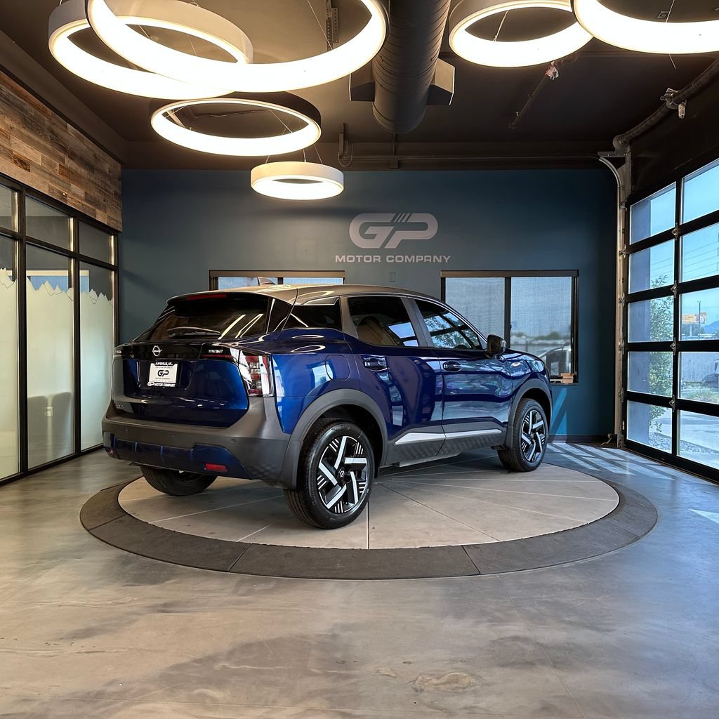 Used 2025 Nissan Kicks SV FWD image 3