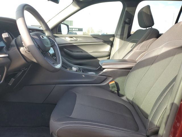 Used 2025 Jeep Grand Cherokee Laredo X image 17