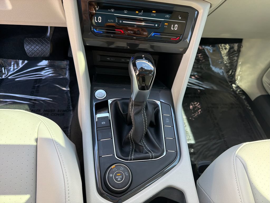Certified 2023 Volkswagen Tiguan SE w/ Panoramic Sunroof Package AWD/4WD image 27