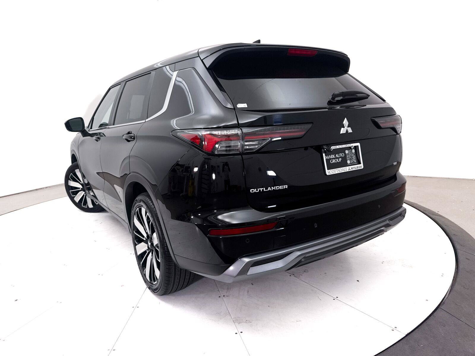 Used 2025 Mitsubishi Outlander SE FWD image 9